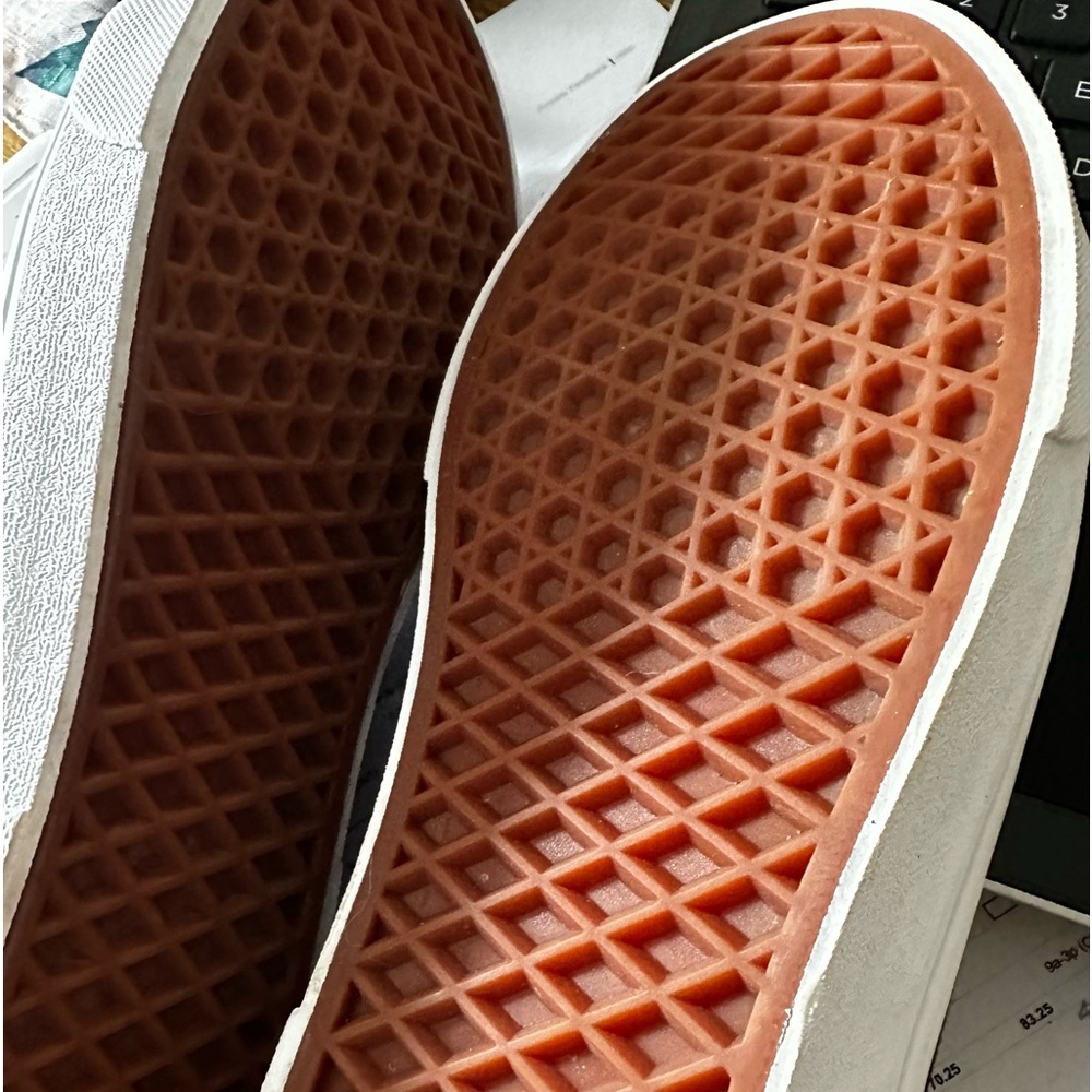 9.5 women’s vans pet friendly home excellent condition!